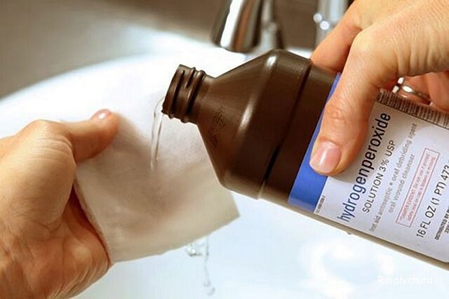 Use hydrogen peroxide to treat fungus