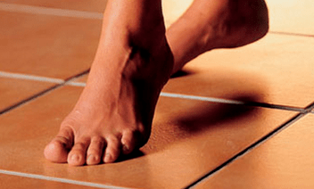 Walking barefoot is the cause of the appearance of fungus on the skin of the feet